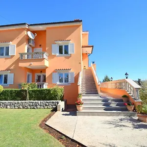 Apartment Mladenka, Malinska