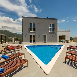 https://villa-mila-kastela.splithotels.org